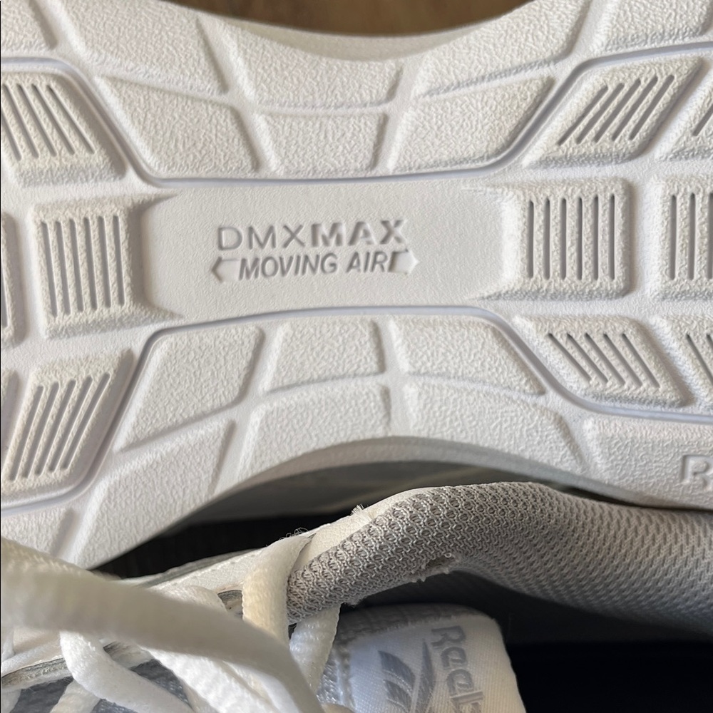 NWOB!! Reebok White and Light Gray Women's Sneakers. Memorytech Ortholite Insole - Picture 4 of 7
